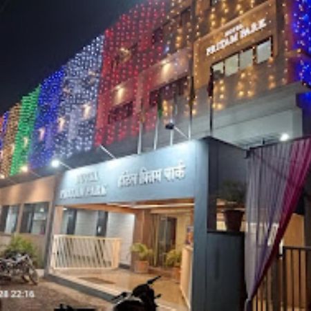 Hotel Pritam Park, Jalgaon, Maharashtra Kültér fotó